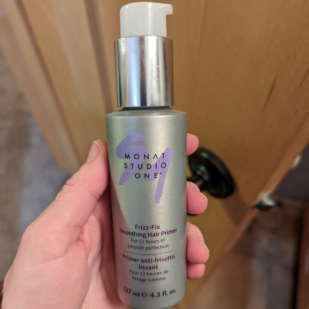Monat frizz free smoothing hair primer